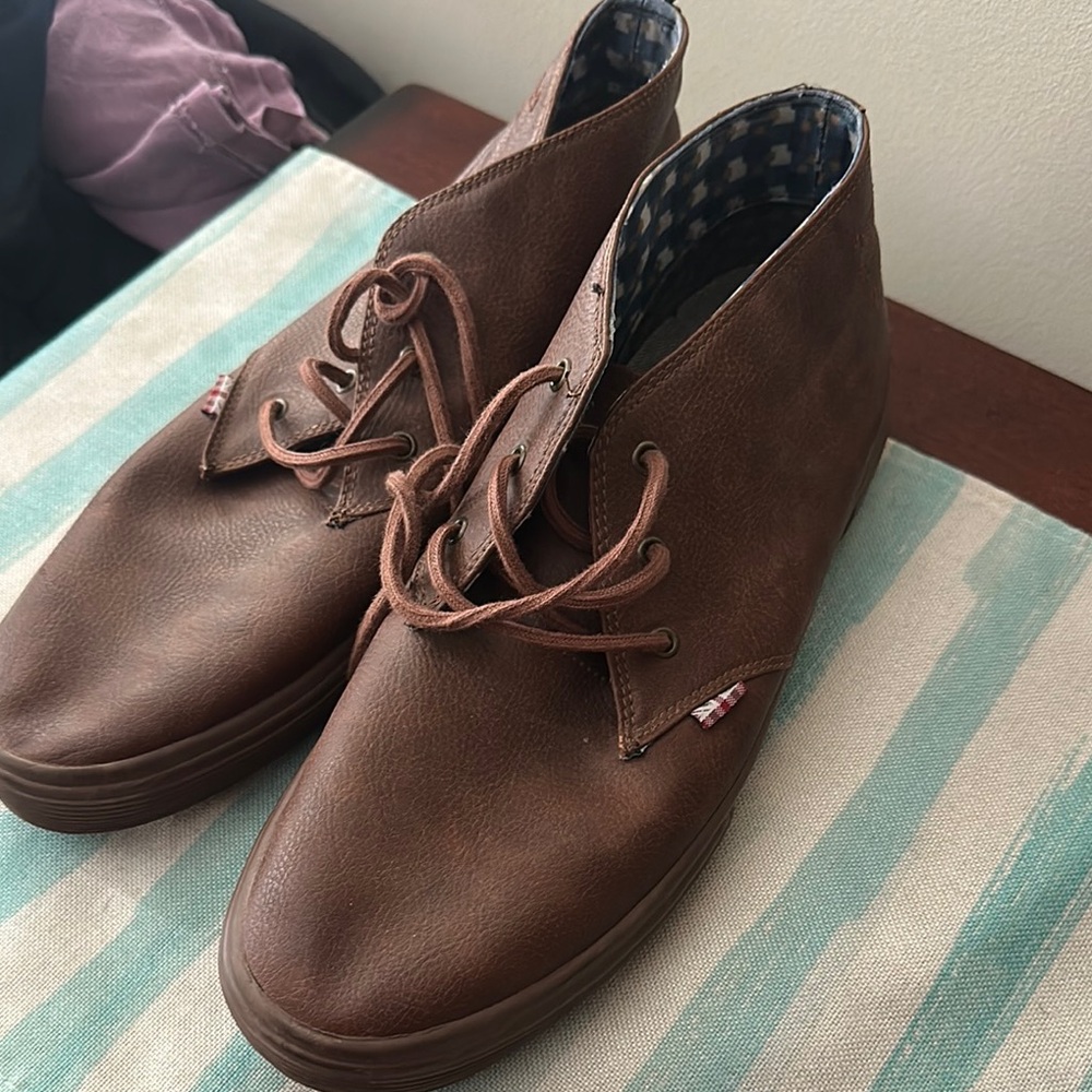 Izod Brown Chukka Boots Classic Leather Design